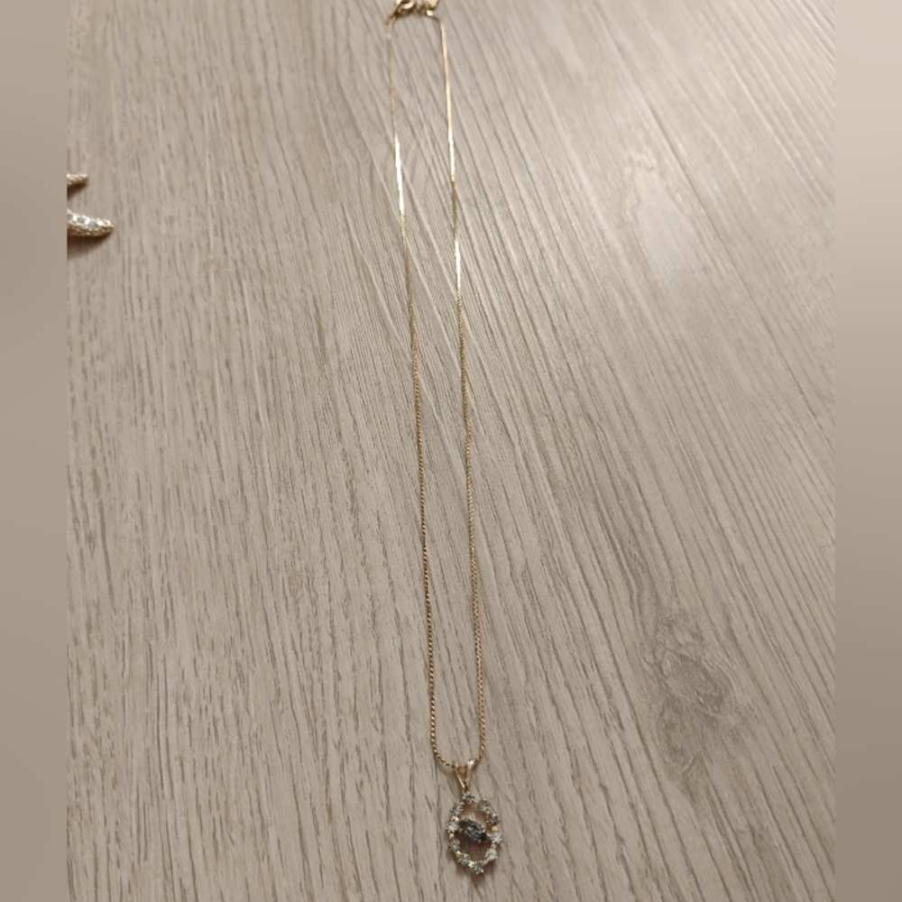 Delicate Gold Necklace with Gemstone Pendant